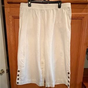Caribbean Joe Light Beige Capris with Button Accents